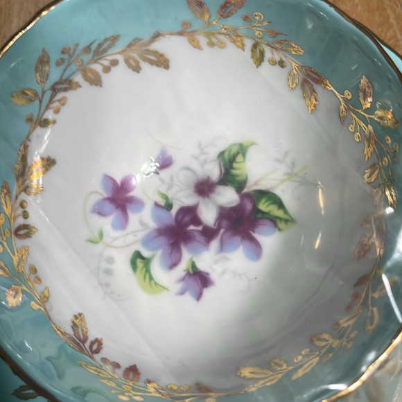 Vintage Aynsley tea cup and saucer - Picture 2 of 4